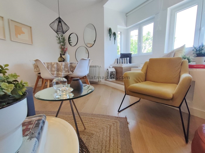 Apartamento Amplio en Tetuan de 3 Dormitorios #1972 en Madrid